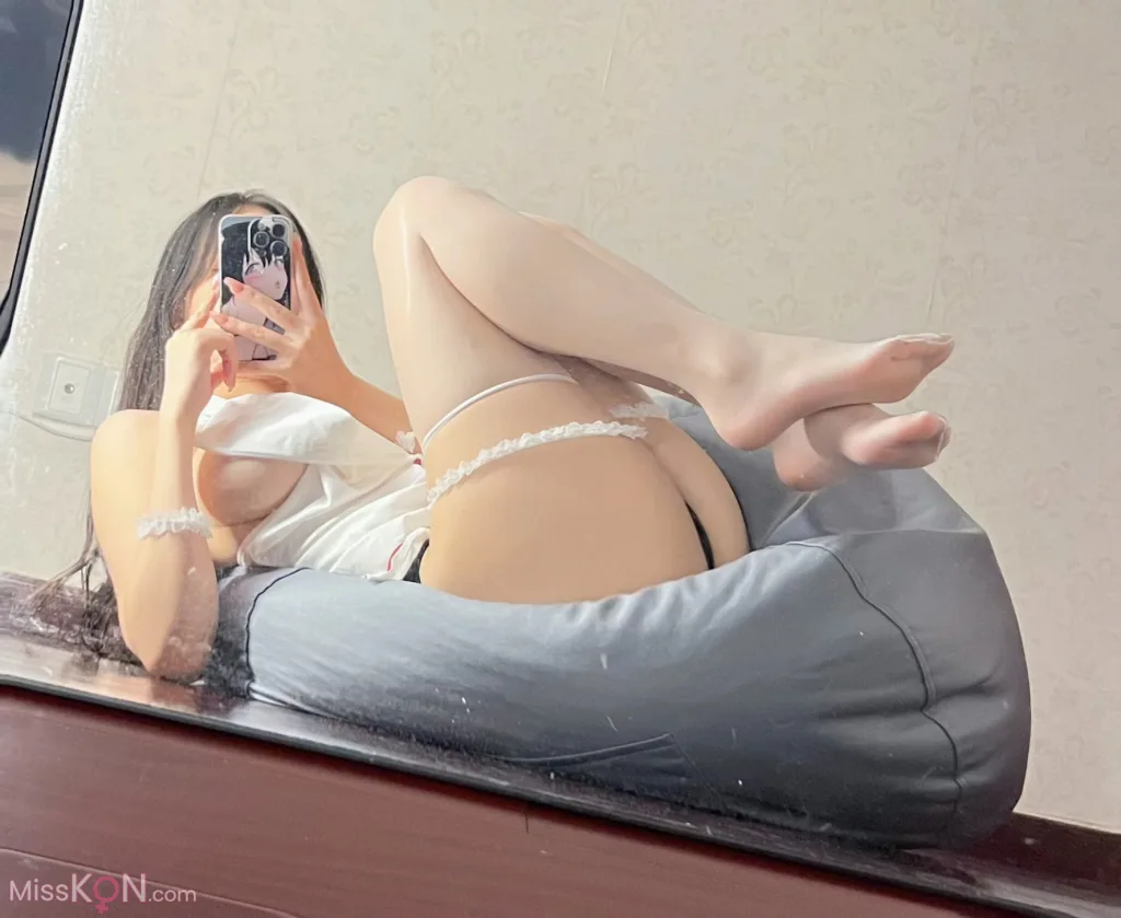 可可西yyy: 护士姐姐 (50 photos )
