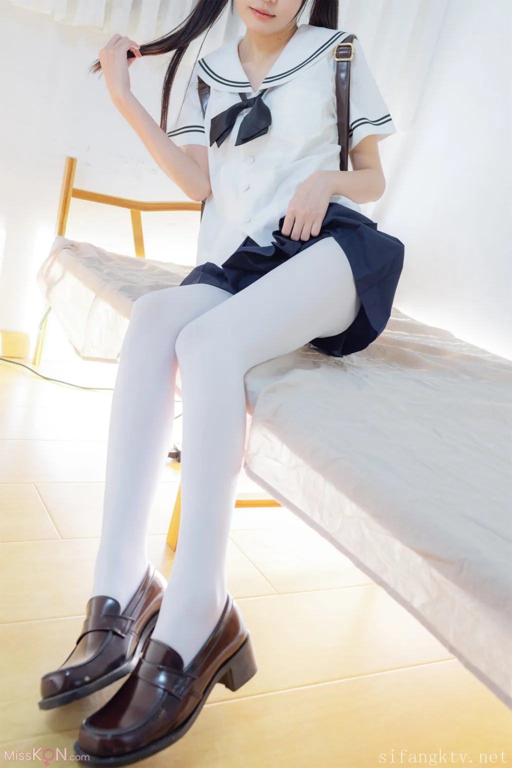 少女秩序 – 内部定制 VIP06 双马尾少女胶带捆绑 可爱萝莉 完美露脸 (130 photos )