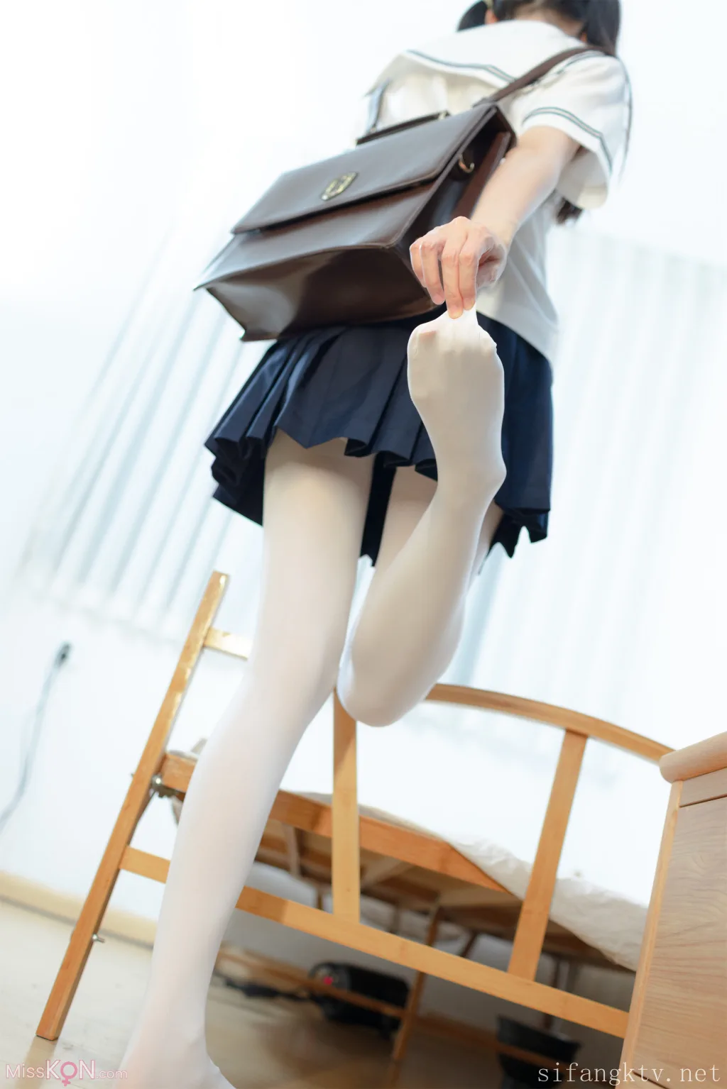 少女秩序 – 内部定制 VIP06 双马尾少女胶带捆绑 可爱萝莉 完美露脸 (130 photos )