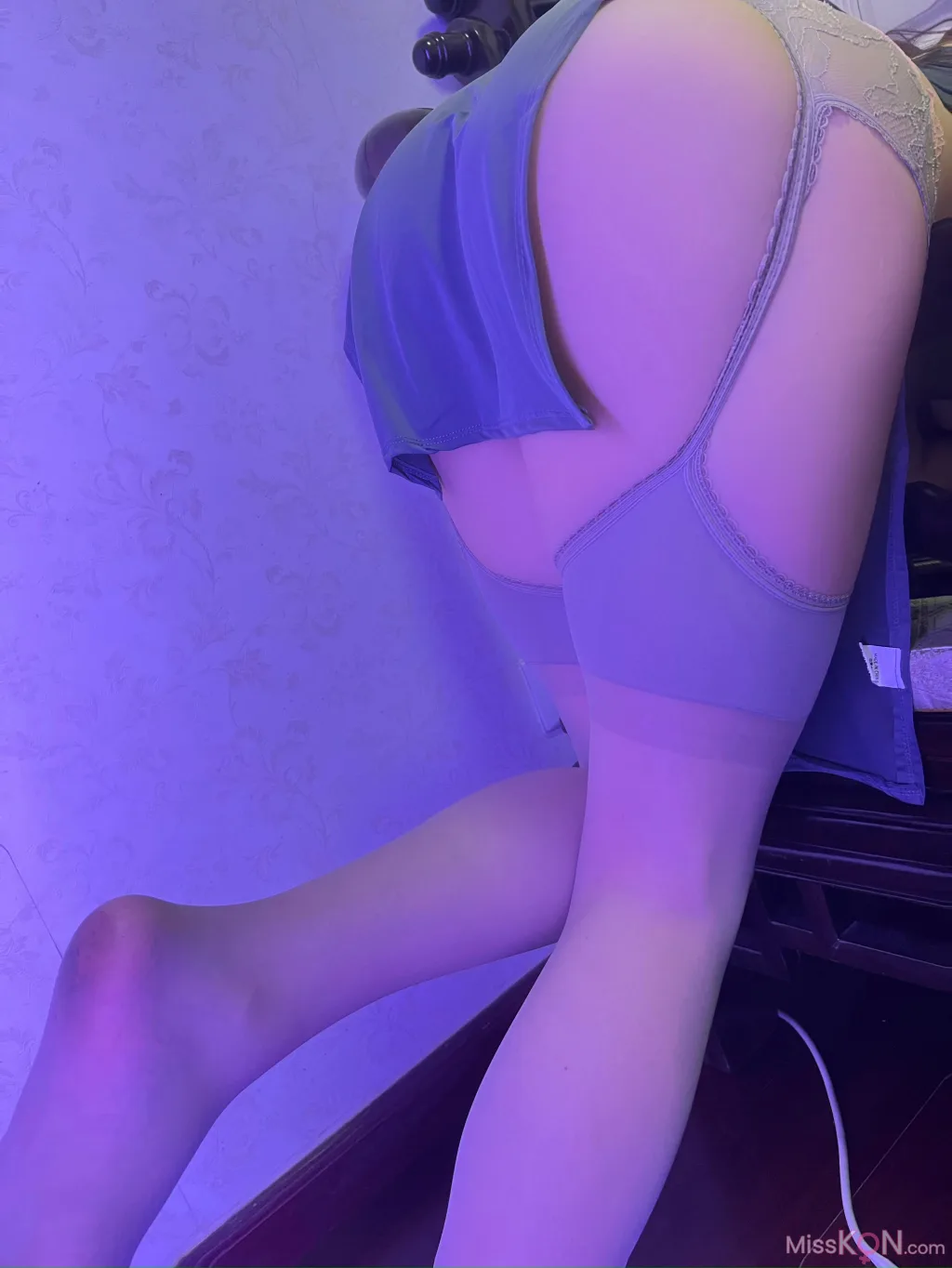 可可西yyy: 灰裙粉内 (28 photos )