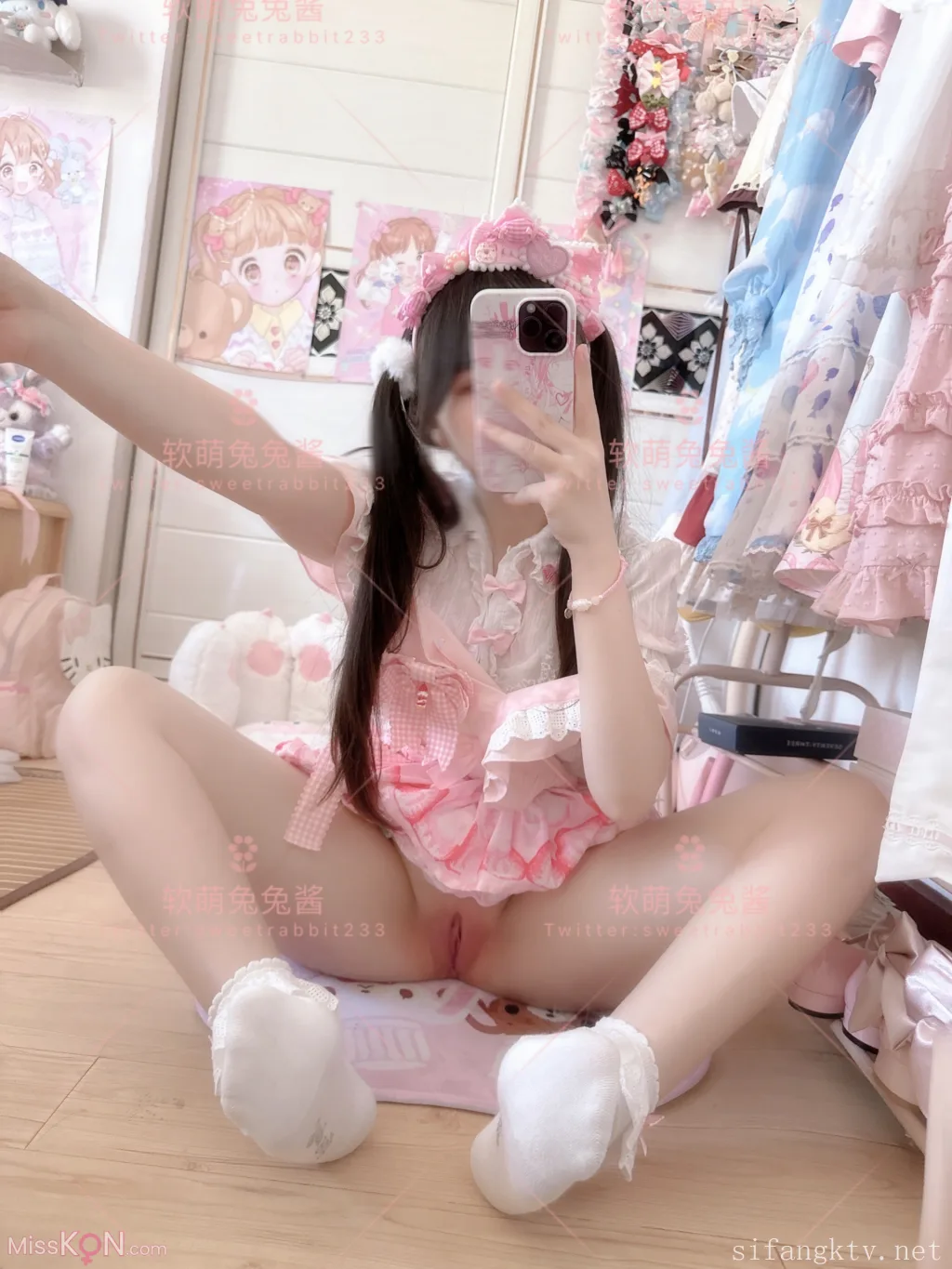 Coser@软萌兔兔酱: 清纯可甜可盐白虎一线天萝莉女神 高价私拍五部合集 (248 photos + 5 videos) – Page 15