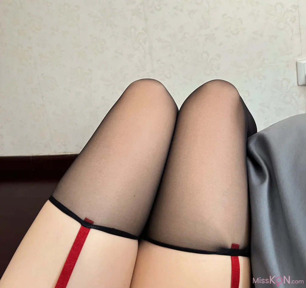 可可西yyy: 波点透视包臀裙 (58 photos + 6 videos) – Page 2