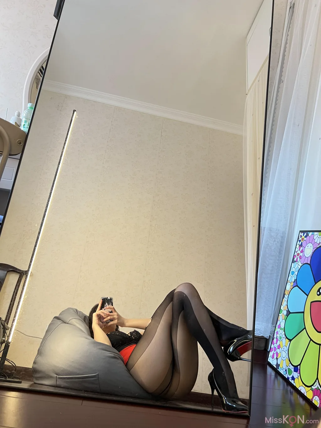 可可西yyy: 红色灯光➕ts小黑裙➕红色w袜直击三部曲 (60 photos + 48 videos)