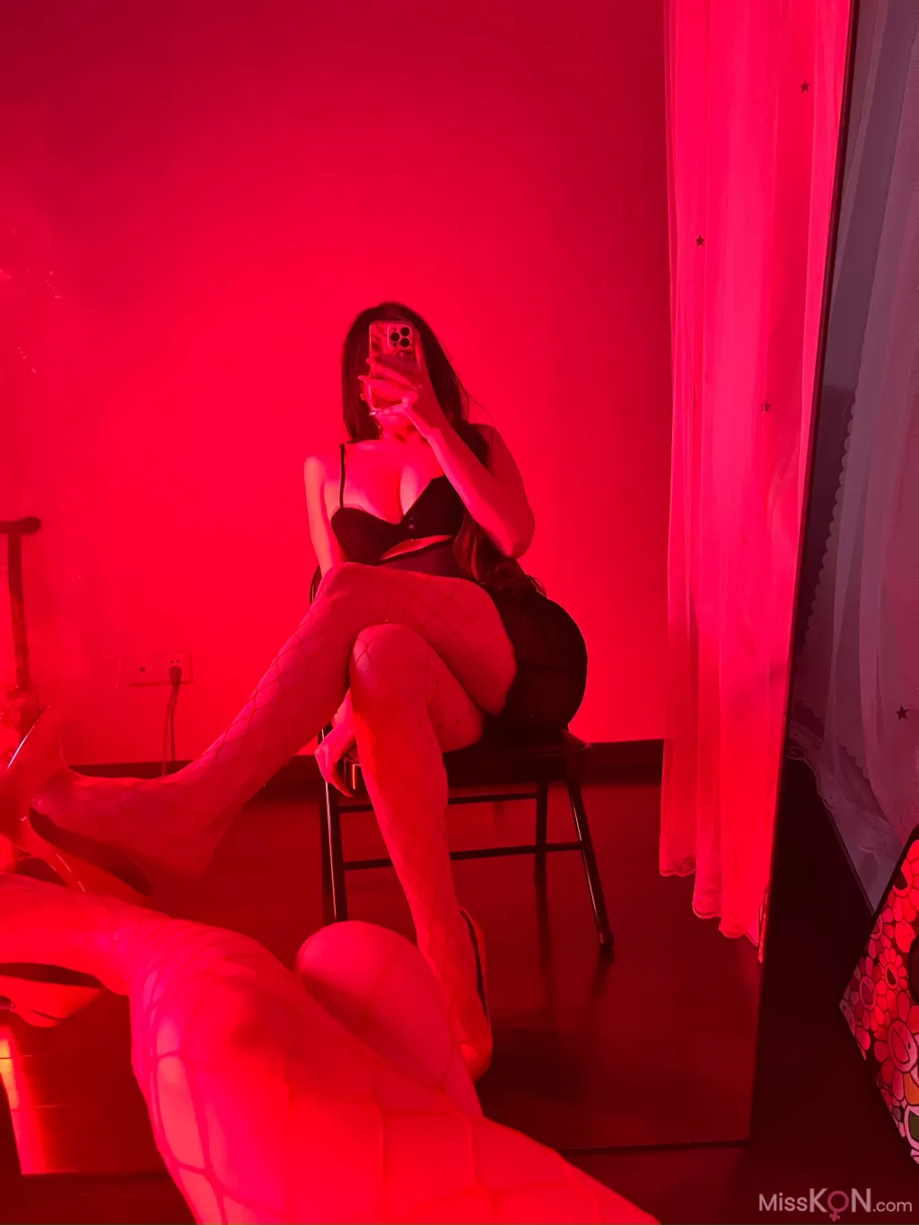 可可西yyy: 红色灯光➕ts小黑裙➕红色w袜直击三部曲 (60 photos + 48 videos) – Page 4