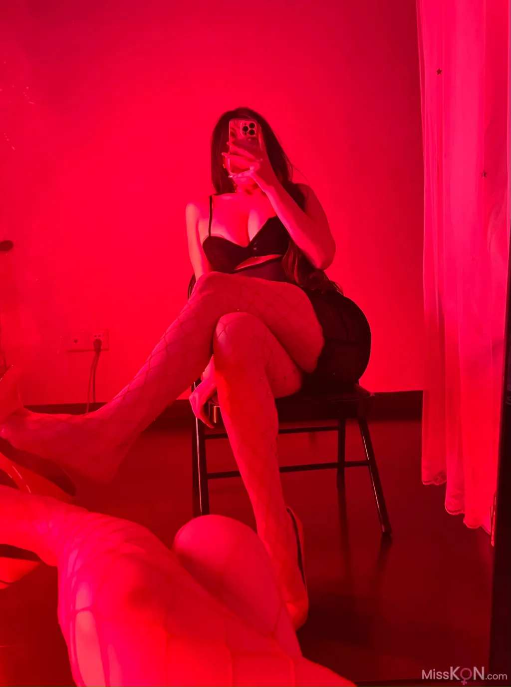 可可西yyy: 红色灯光➕ts小黑裙➕红色w袜直击三部曲 (60 photos + 48 videos) – Page 5