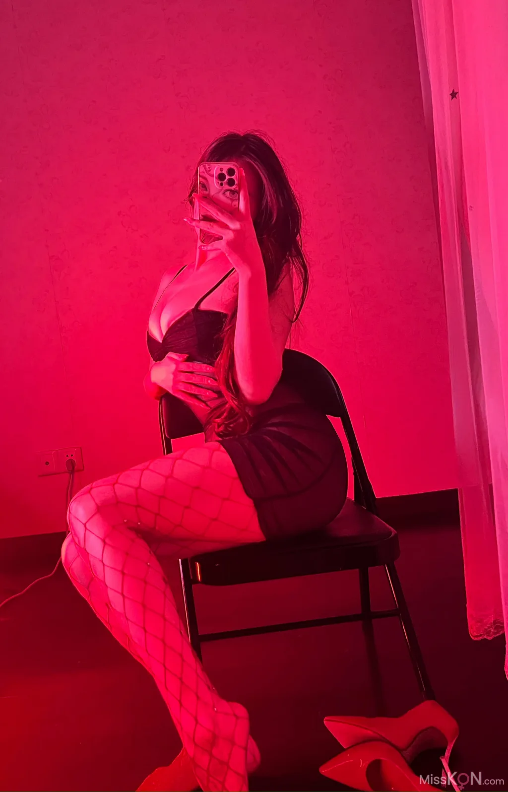 可可西yyy: 红色灯光➕ts小黑裙➕红色w袜直击三部曲 (60 photos + 48 videos) – Page 5