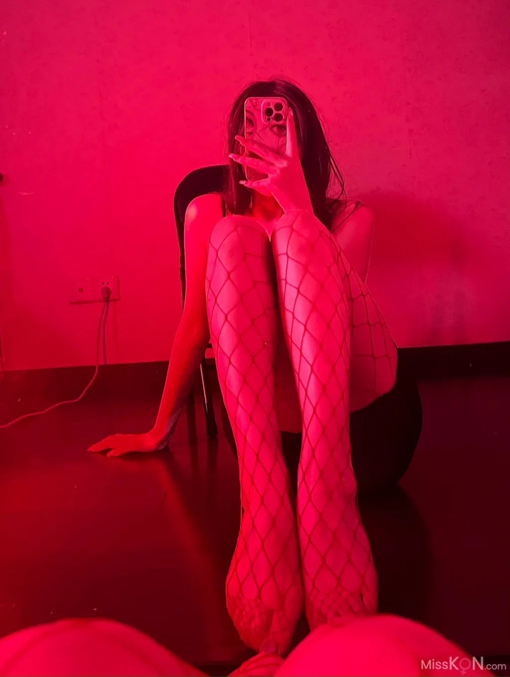 可可西yyy: 红色灯光➕ts小黑裙➕红色w袜直击三部曲 (60 photos + 48 videos) – Page 5