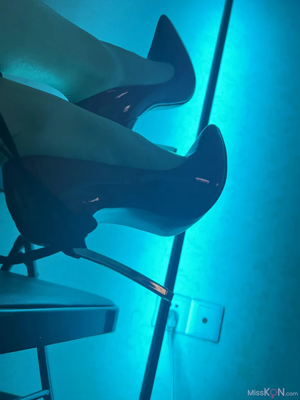 可可西yyy: 红色灯光➕ts小黑裙➕红色w袜直击三部曲 (60 photos + 48 videos) – Page 6