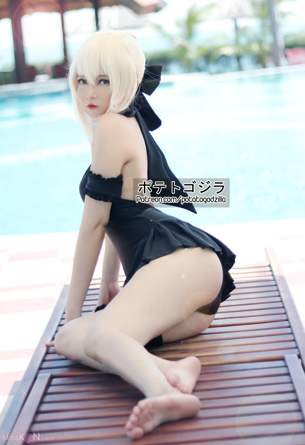 Coser@Potato Godzilla: Saber Alter Swimsuit (18 photos)