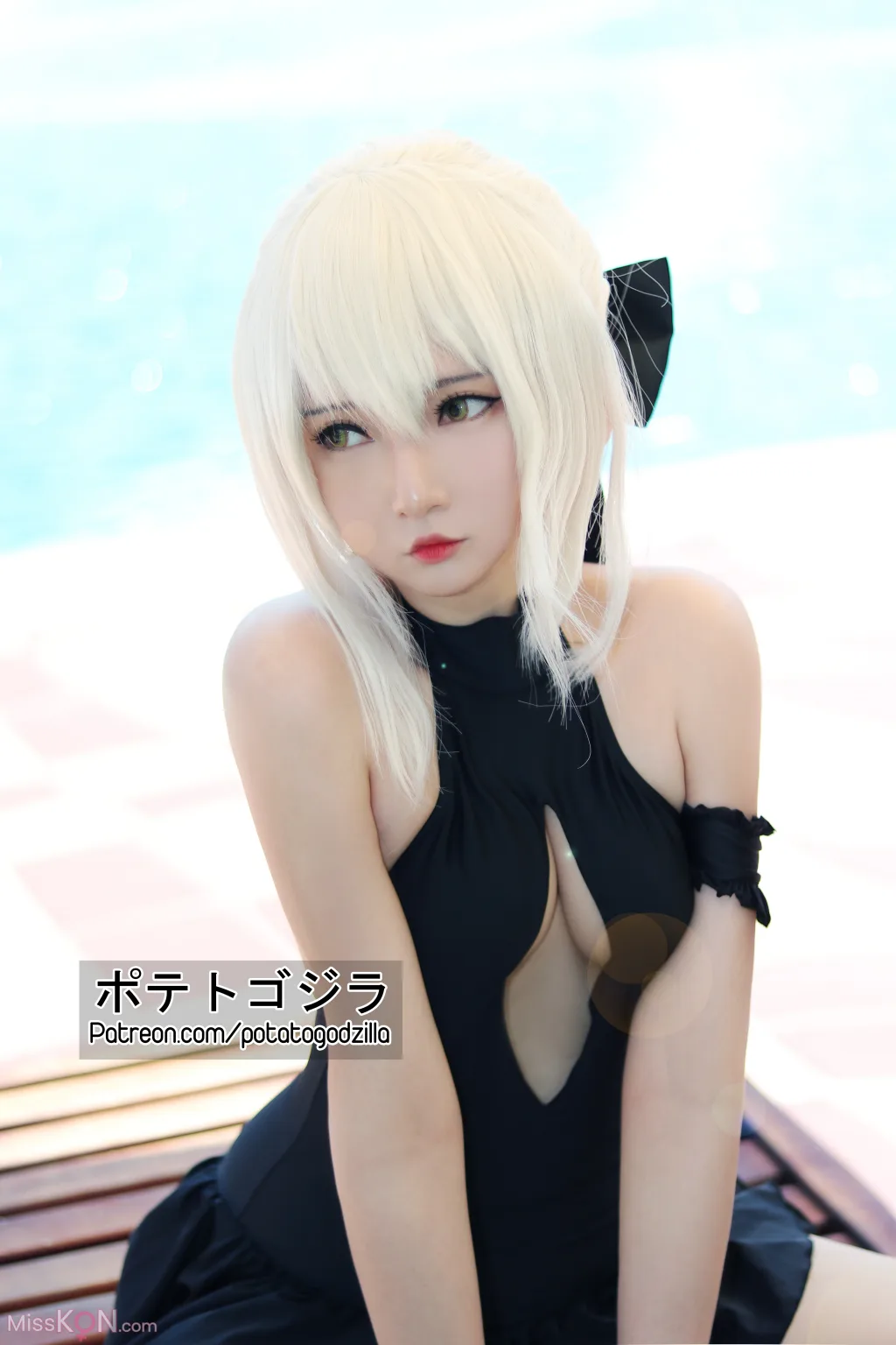 Coser@Potato Godzilla: Saber Alter Swimsuit (18 photos)