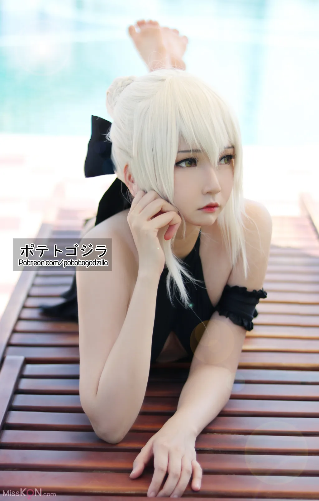 Coser@Potato Godzilla: Saber Alter Swimsuit (18 photos)