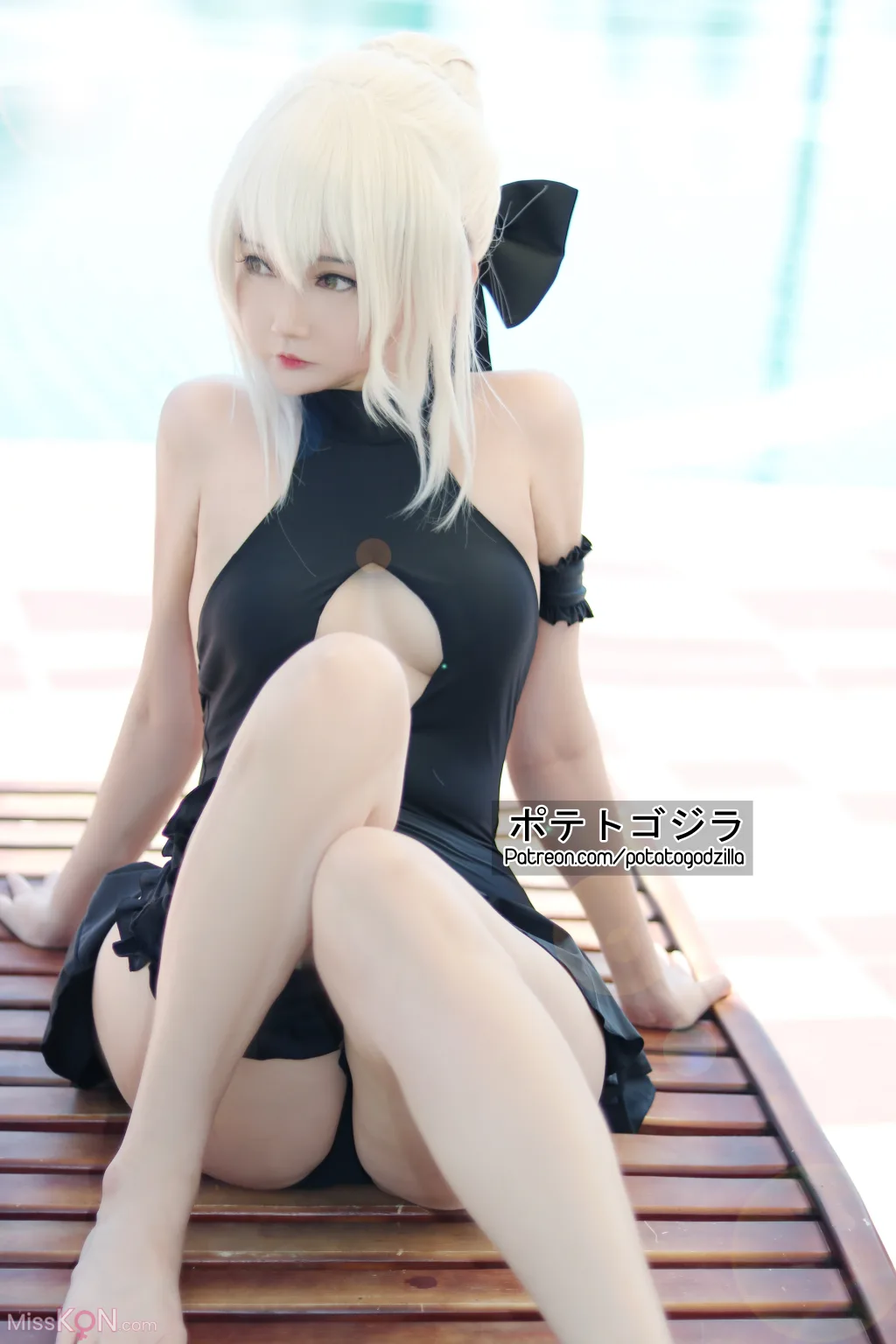 Coser@Potato Godzilla: Saber Alter Swimsuit (18 photos)
