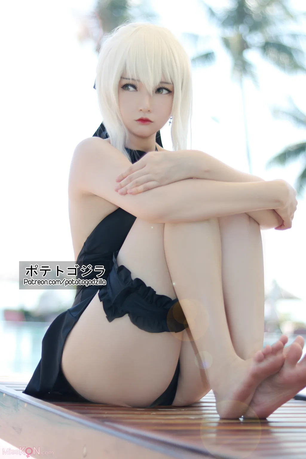 Coser@Potato Godzilla: Saber Alter Swimsuit (18 photos)