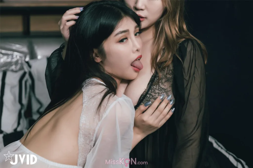 [JVID] Linda &amp; Ruru: 巨乳女神的碰撞_性感小恶魔-雪白H乳-极致美尻 (122 photos )