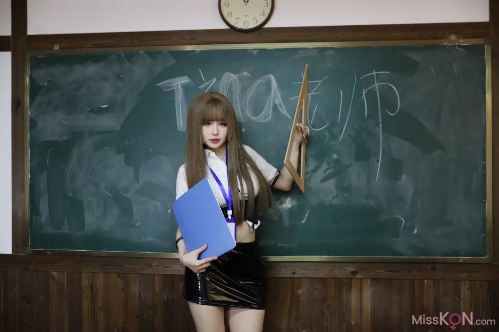 Coser@Tina很妖孽呀: 双马尾学生与老师2 (95 photos )