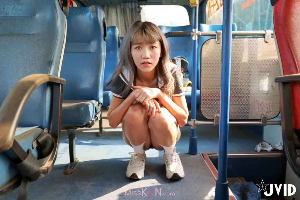 [JVID] 伊芙蝶: 真实-公车上处女丧失回忆录 (212 photos)
