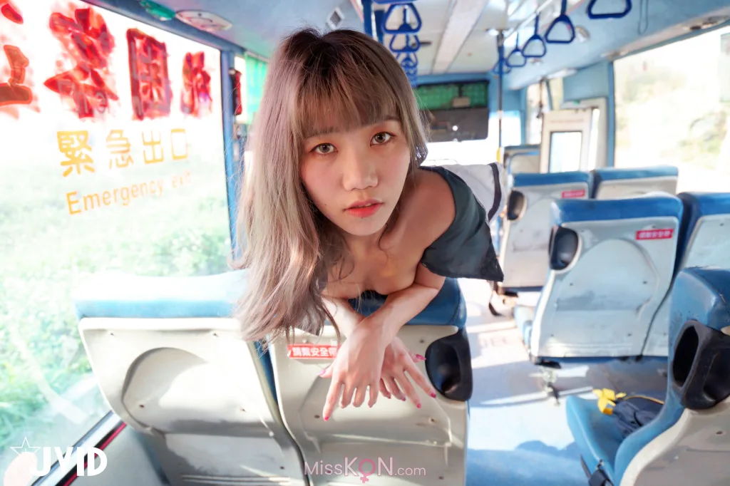 [JVID] 伊芙蝶: 真实-公车上处女丧失回忆录 (212 photos)