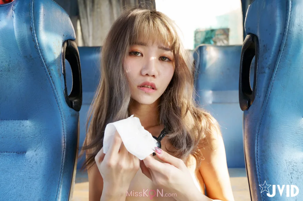 [JVID] 伊芙蝶: 真实-公车上处女丧失回忆录 (212 photos)