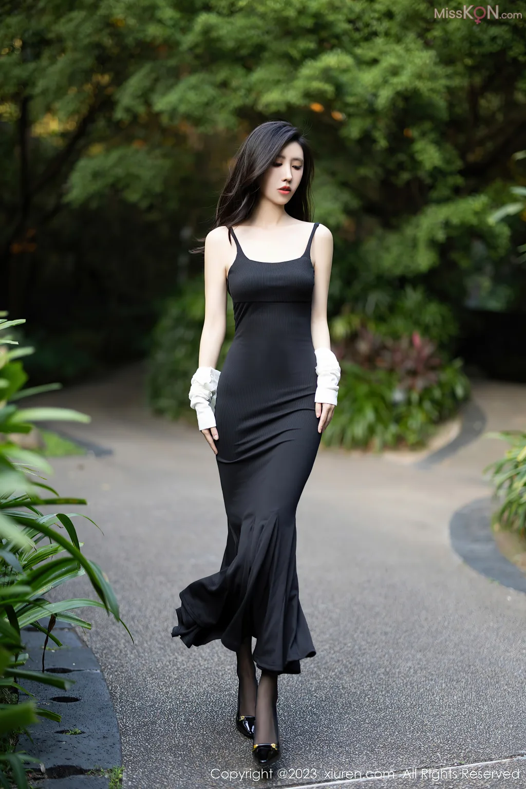 XIUREN No.7825 – 7834 (757 photos)
