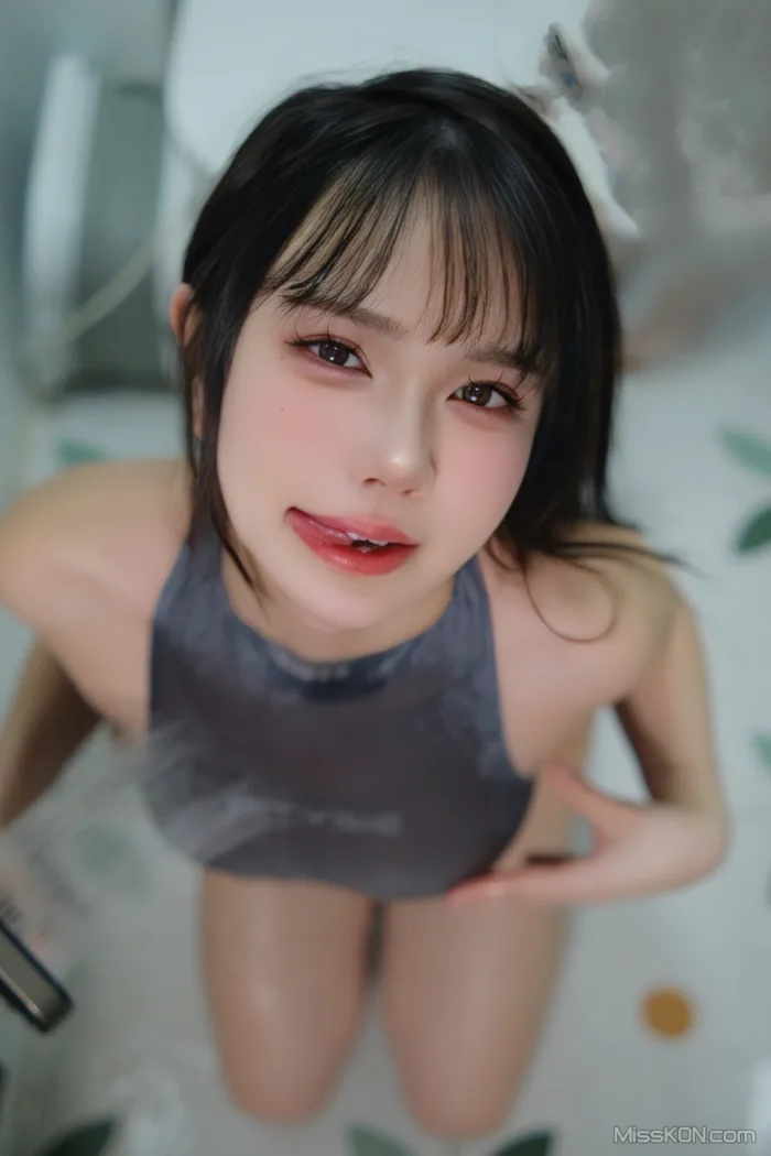 Coser@Tina很妖孽呀: 体操服沐浴透视 (48 photos )