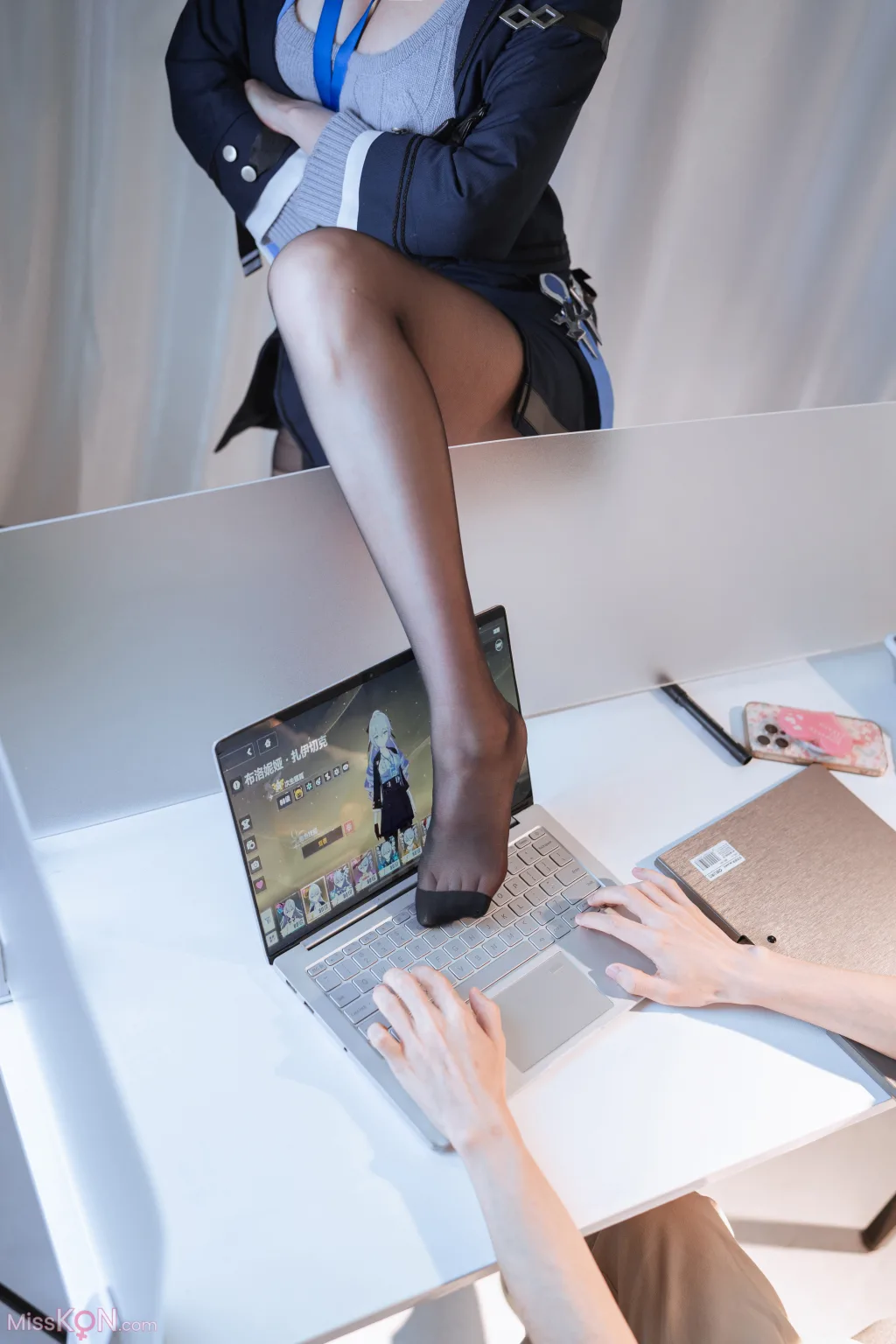 Coser@rioko凉凉子: 布洛妮娅OL (50 photos )
