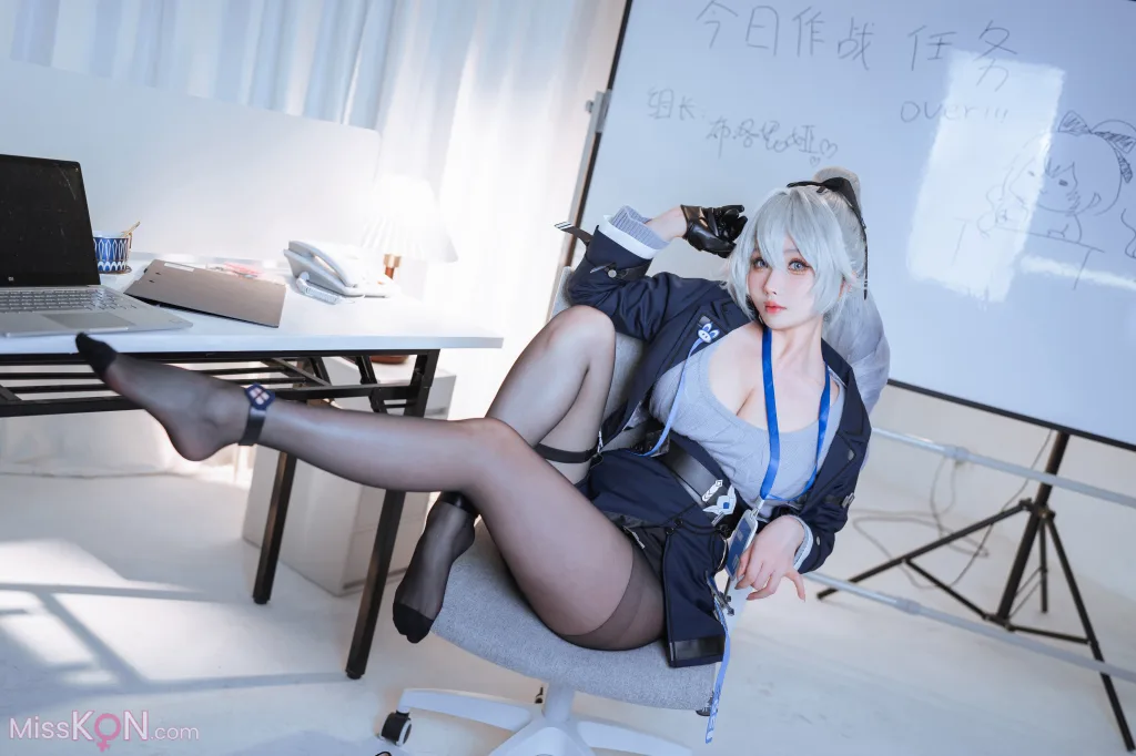 Coser@rioko凉凉子: 布洛妮娅OL (50 photos )