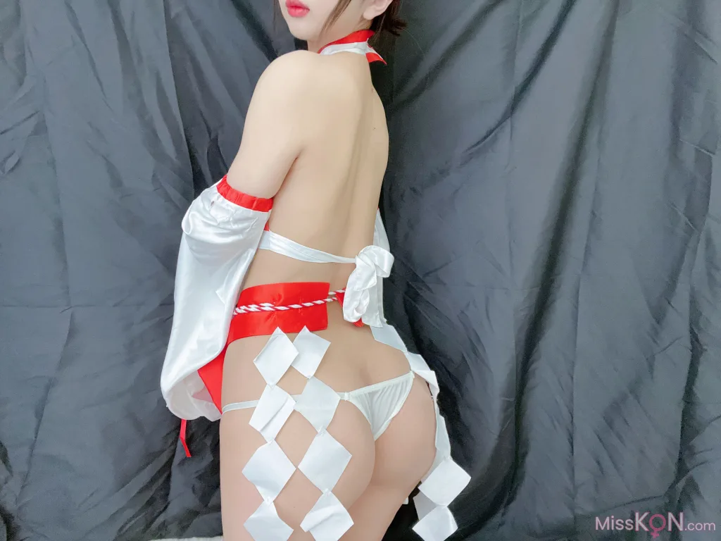 Coser@鬼畜瑶在不在w: 巫女 (30 photos)