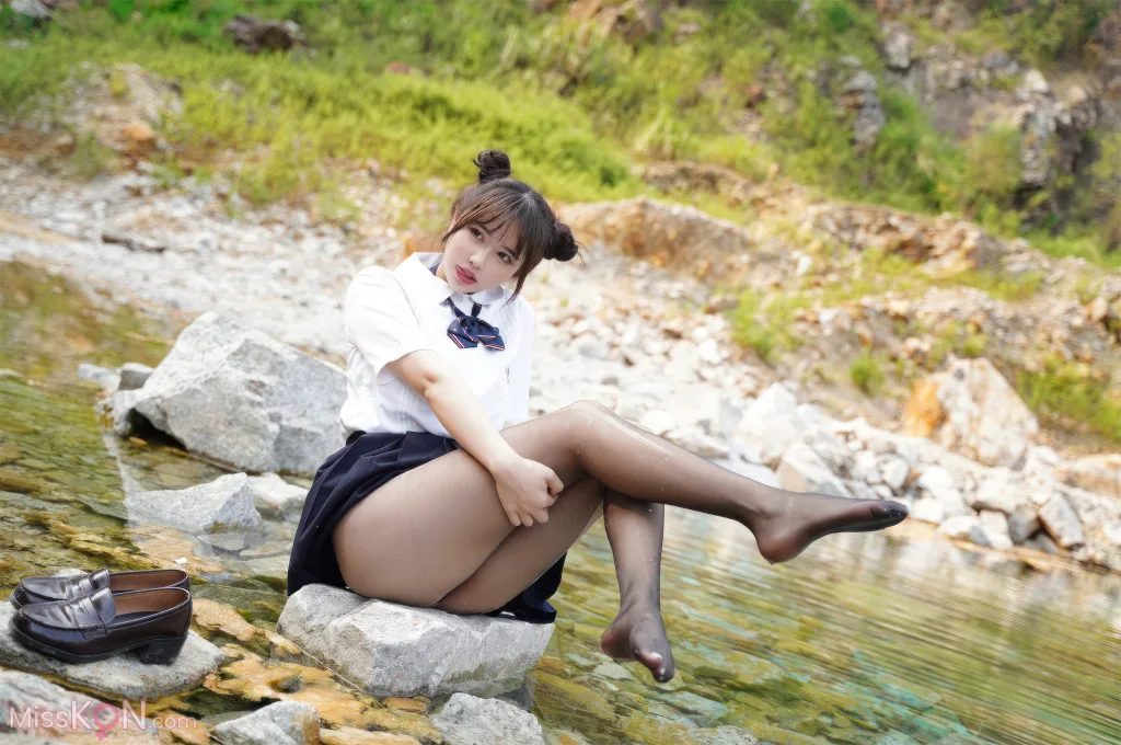 Coser@Tina很妖孽呀: 小溪体操服死库水JK (56 photos)