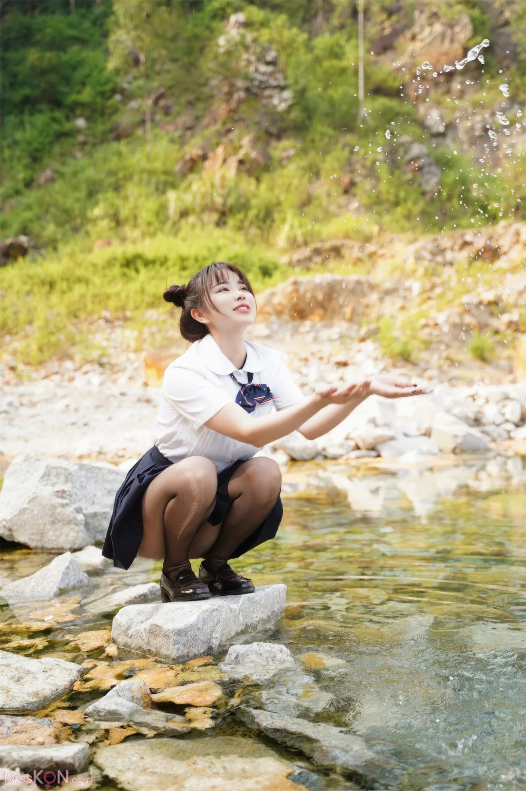 Coser@Tina很妖孽呀: 小溪体操服死库水JK (56 photos)