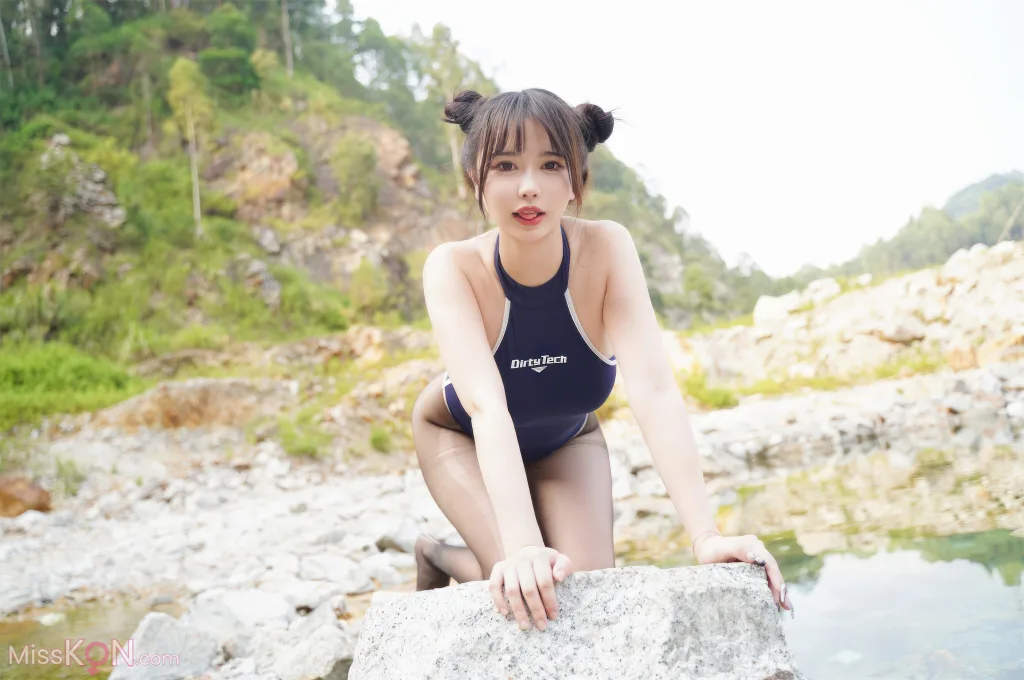 Coser@Tina很妖孽呀: 小溪体操服死库水JK (56 photos)