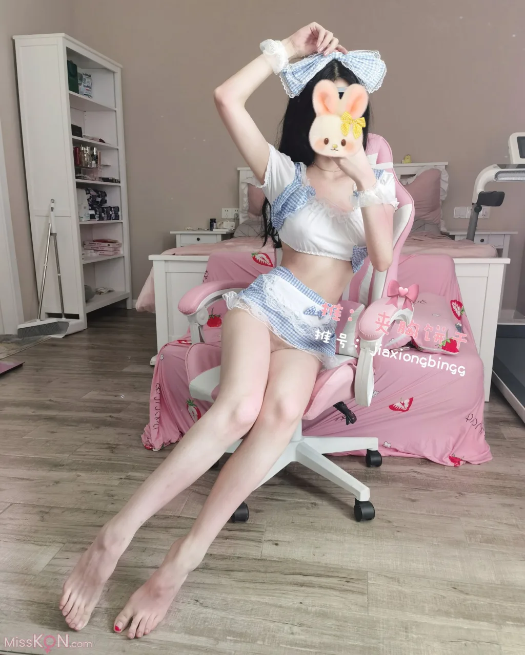 Coser@橙子喵酱: 夹胸饼干 – 蓝色女仆 (19 photos)