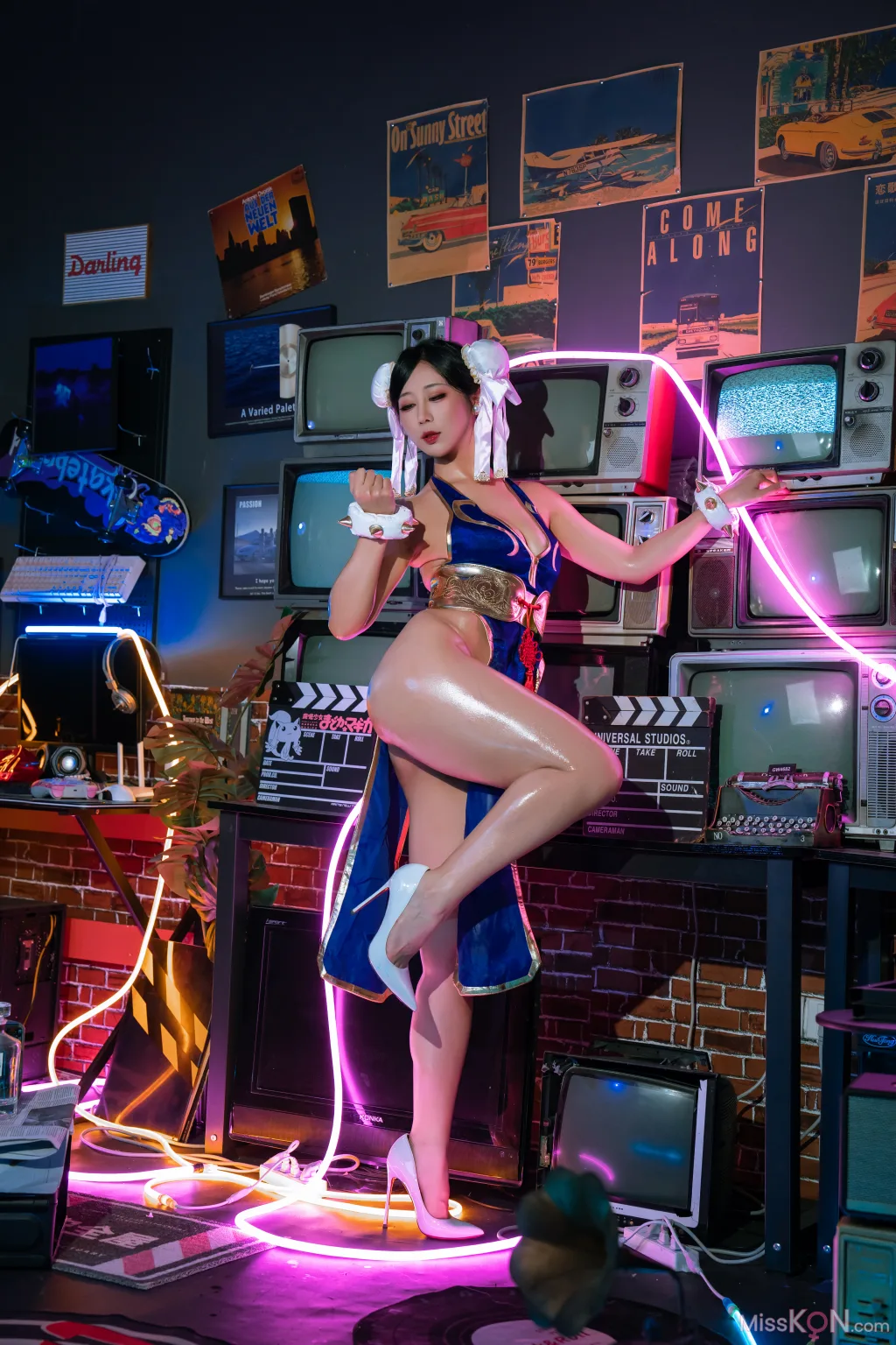 Coser@云溪溪 (Yunx1x1) & 奶桃: 春丽 (75 photos)