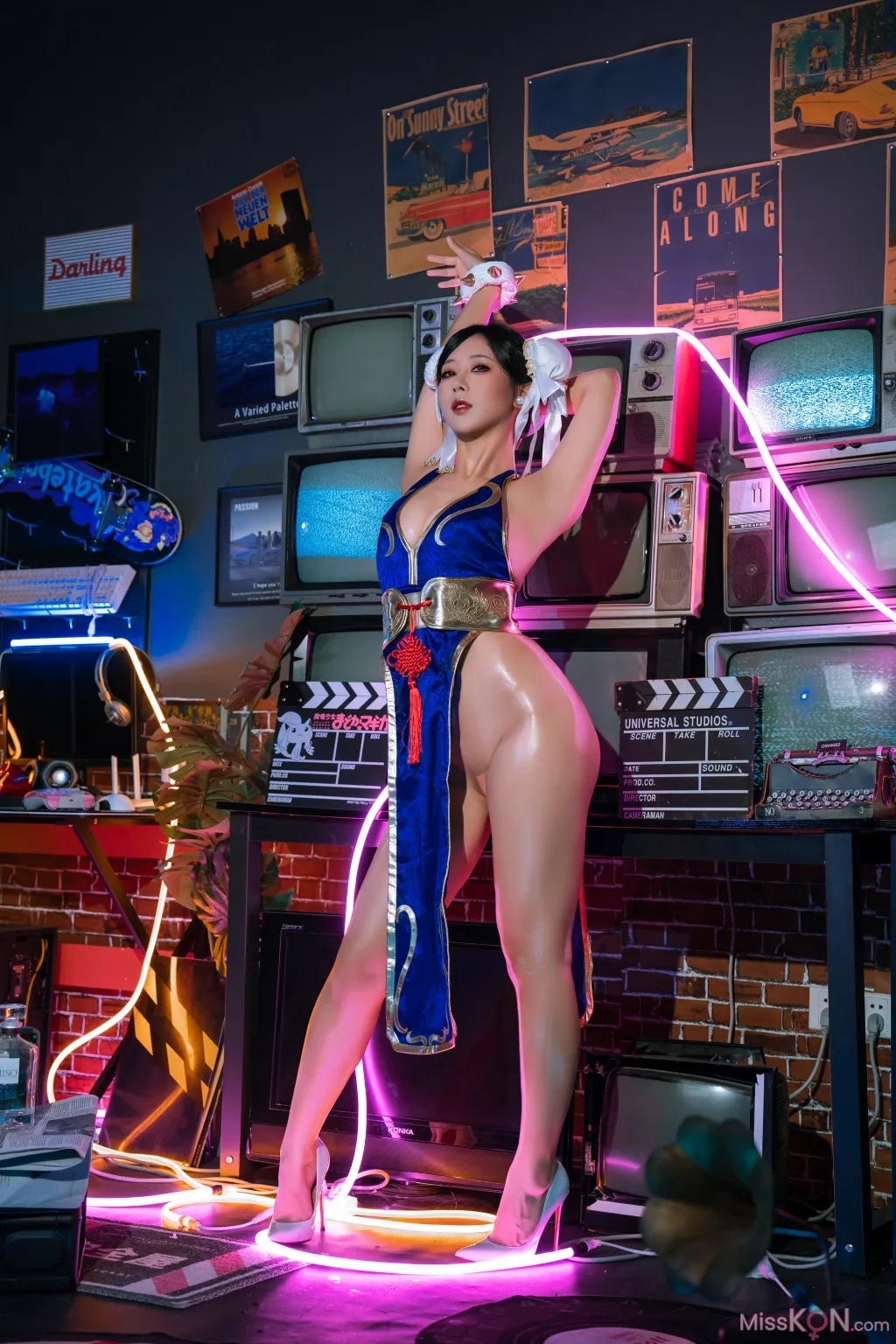 Coser@云溪溪 (Yunx1x1) & 奶桃: 春丽 (75 photos)
