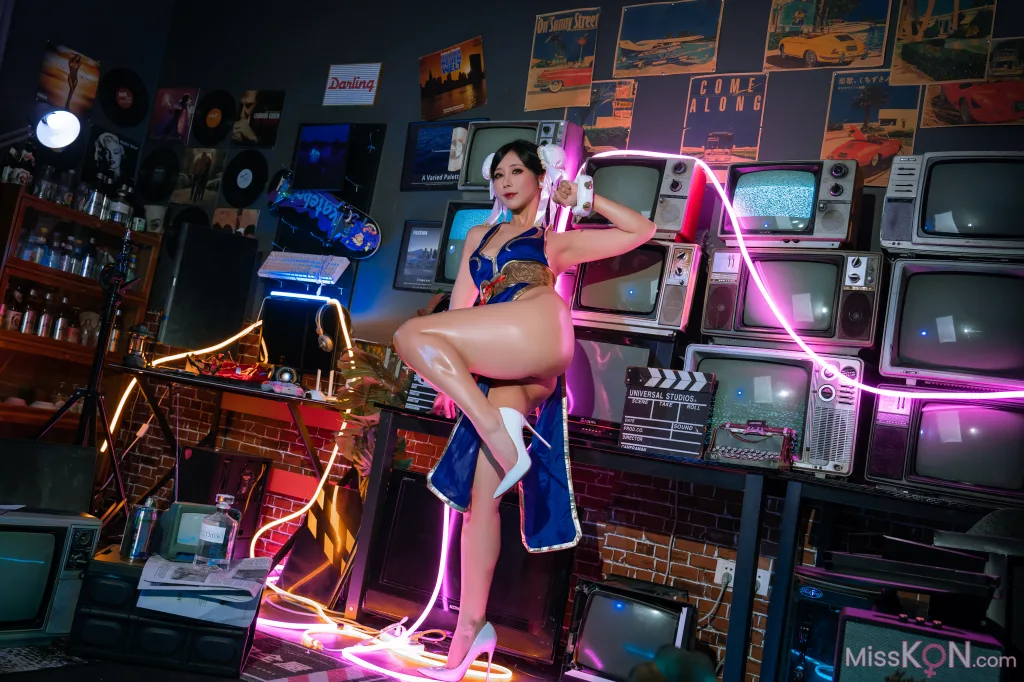 Coser@云溪溪 (Yunx1x1) & 奶桃: 春丽 (75 photos)