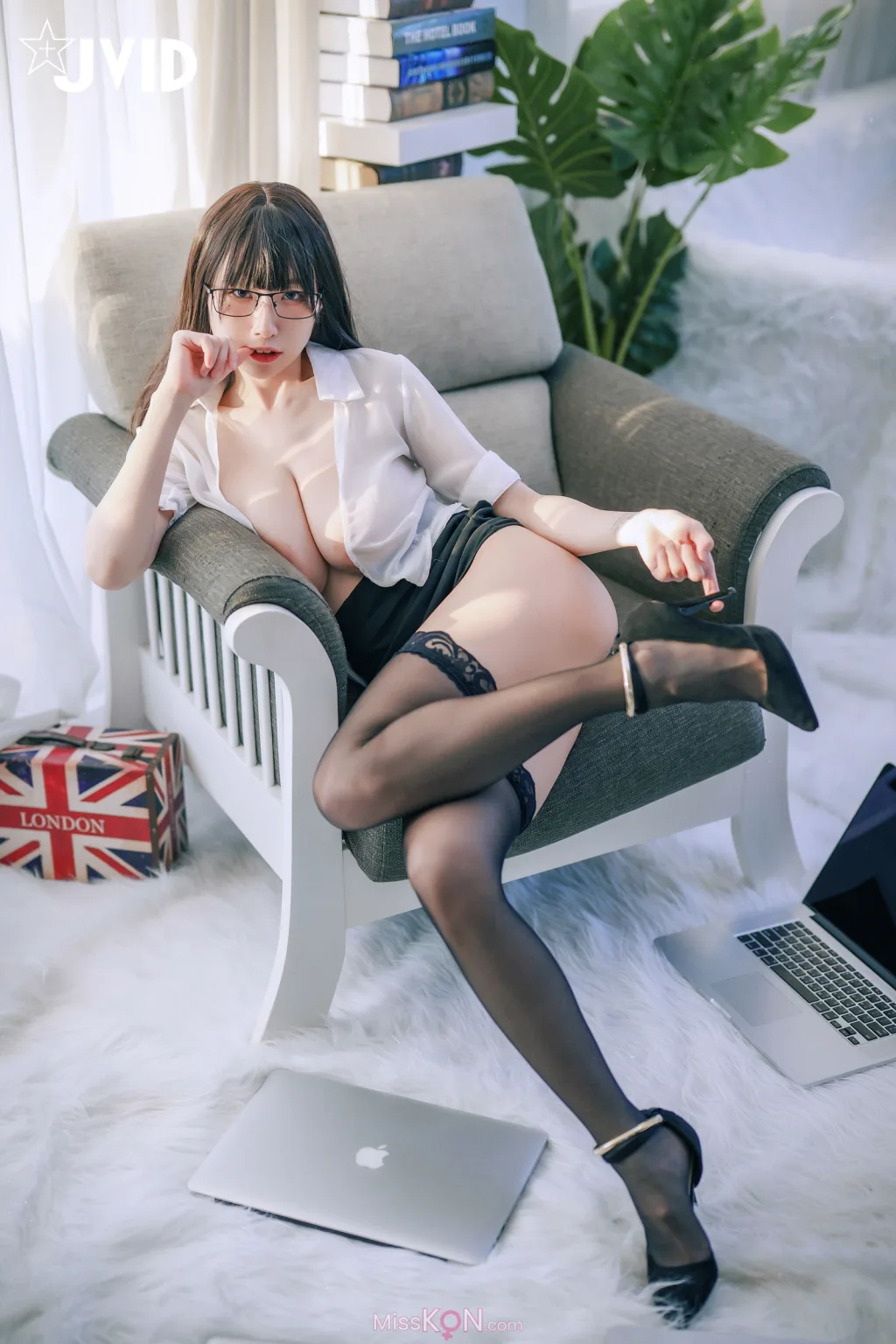 [JVID] 黎菲儿: 超完美巨乳-色色的女同事加班时の脱衣诱惑 (120 photos )