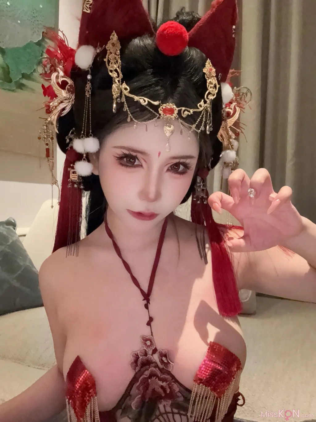 Coser@抱走莫子aa: 红色小尾巴 (120 photos )