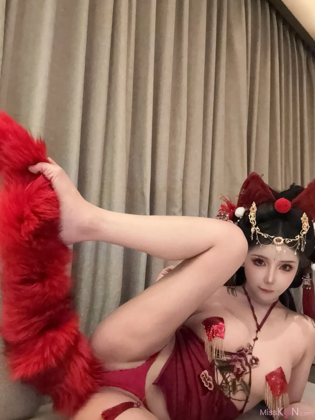 Coser@抱走莫子aa: 红色小尾巴 (120 photos )