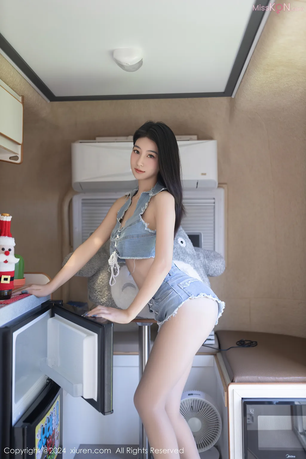 XIUREN No.7966 – 7975 (733 photos)