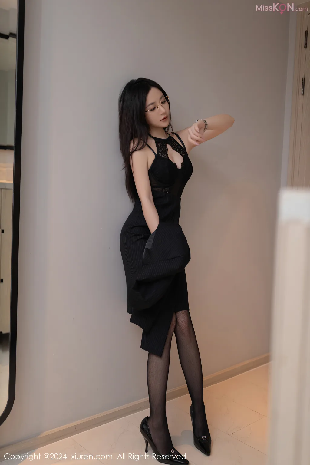 XIUREN No.7986 – 7995 (804 photos)