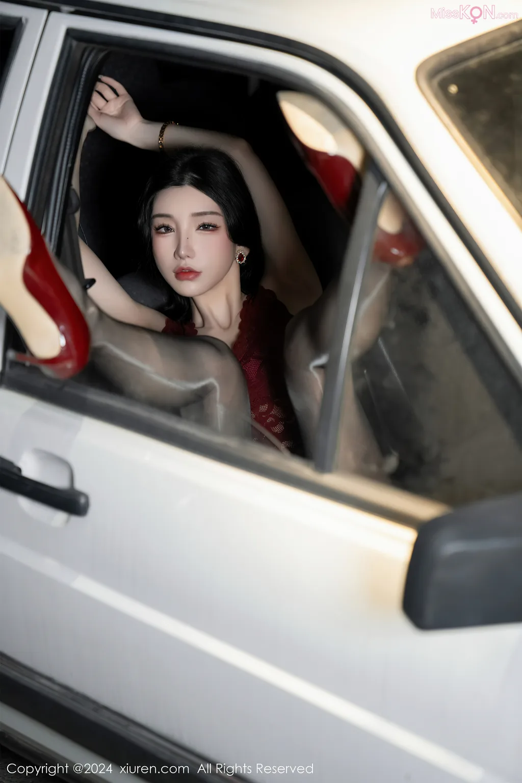XIUREN No.7986 – 7995 (804 photos)