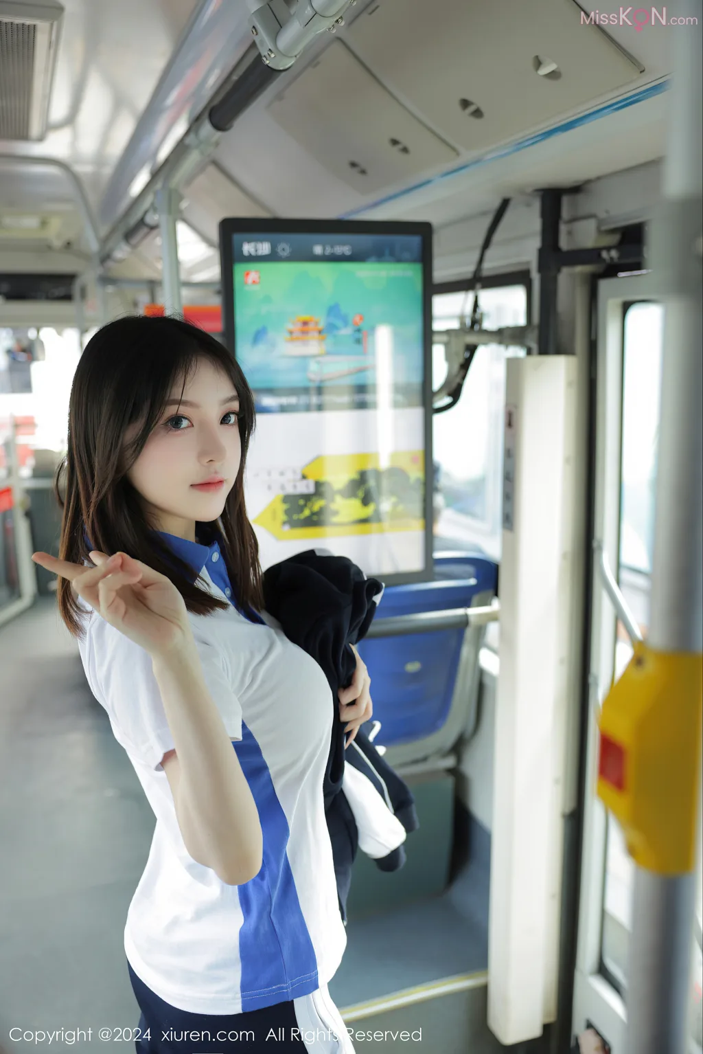 XIUREN No.7986 – 7995 (804 photos)
