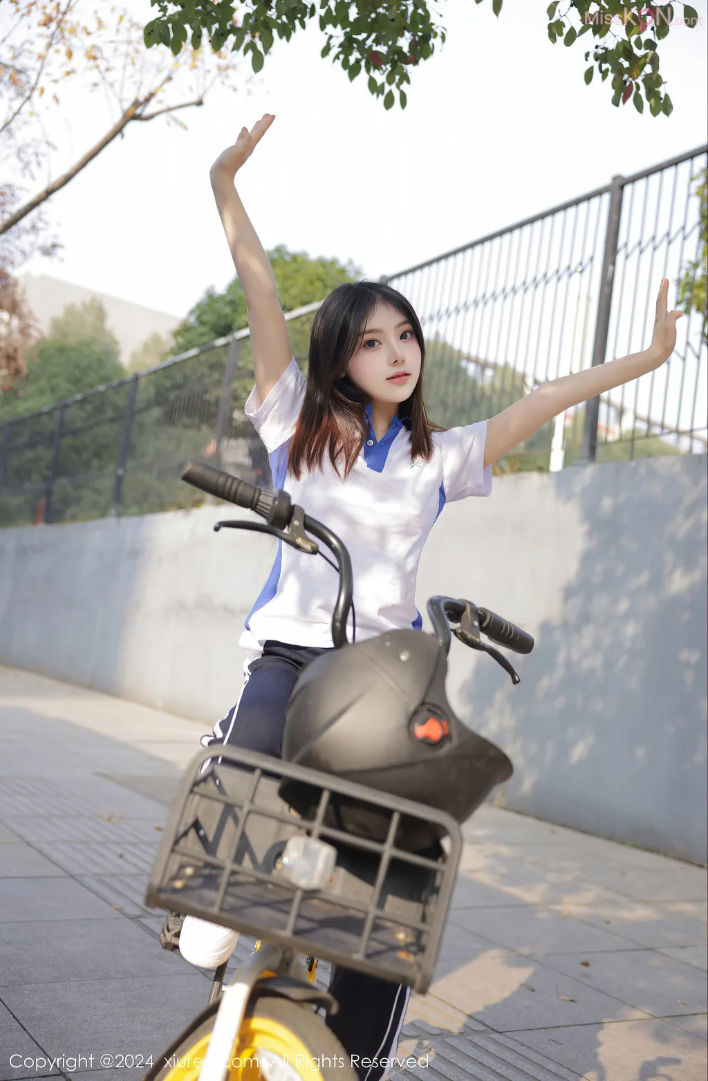 XIUREN No.7986 – 7995 (804 photos)