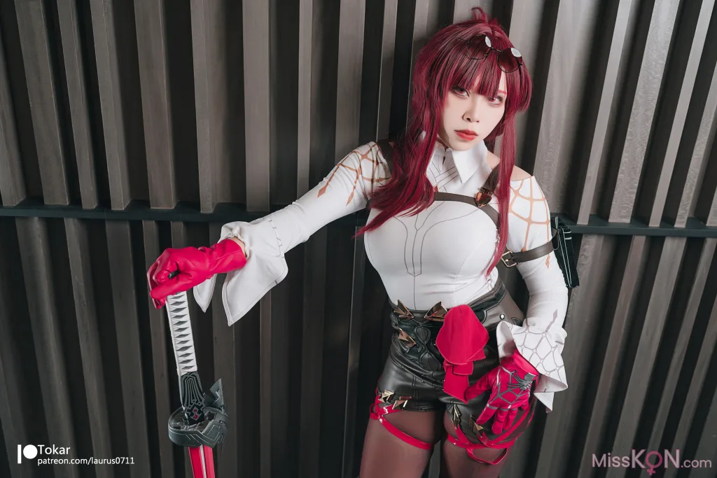 Coser@Tokar浵卡: Cos卡芙卡 巨乳白虎 (39 photos )
