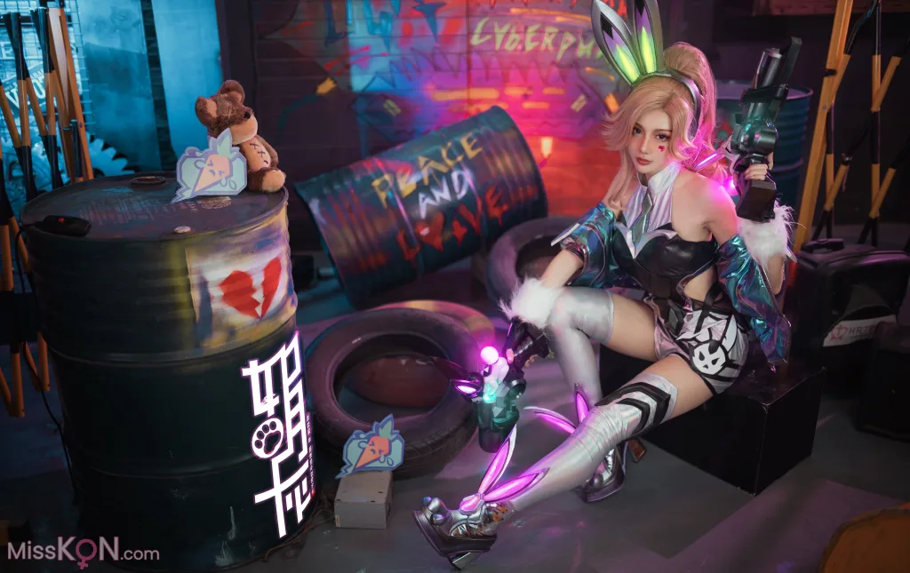 Coser@如月灰: Battle Bunny Miss Fortune (17 photos)