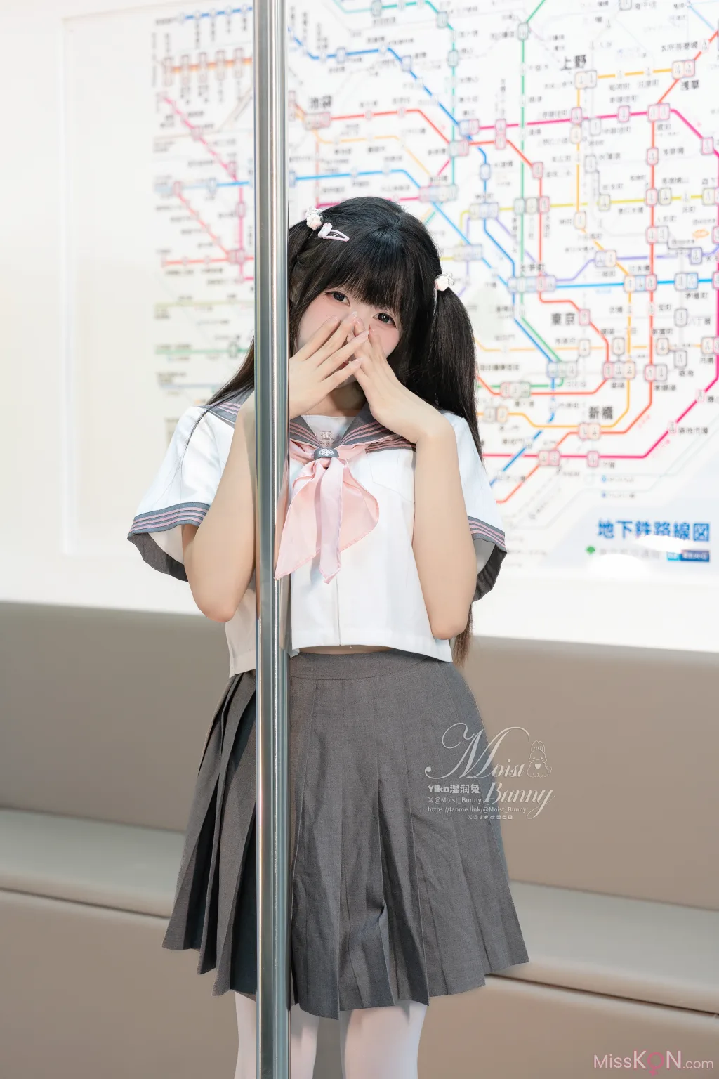 Coser@黏黏团子兔: 12月作品『地铁萌妹』 恋爱循环 (165 photos )