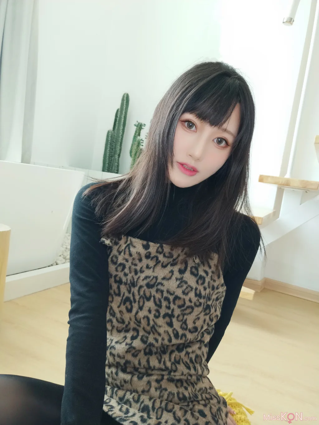 Coser@木之本果: 豹纹常服 (22 photos)