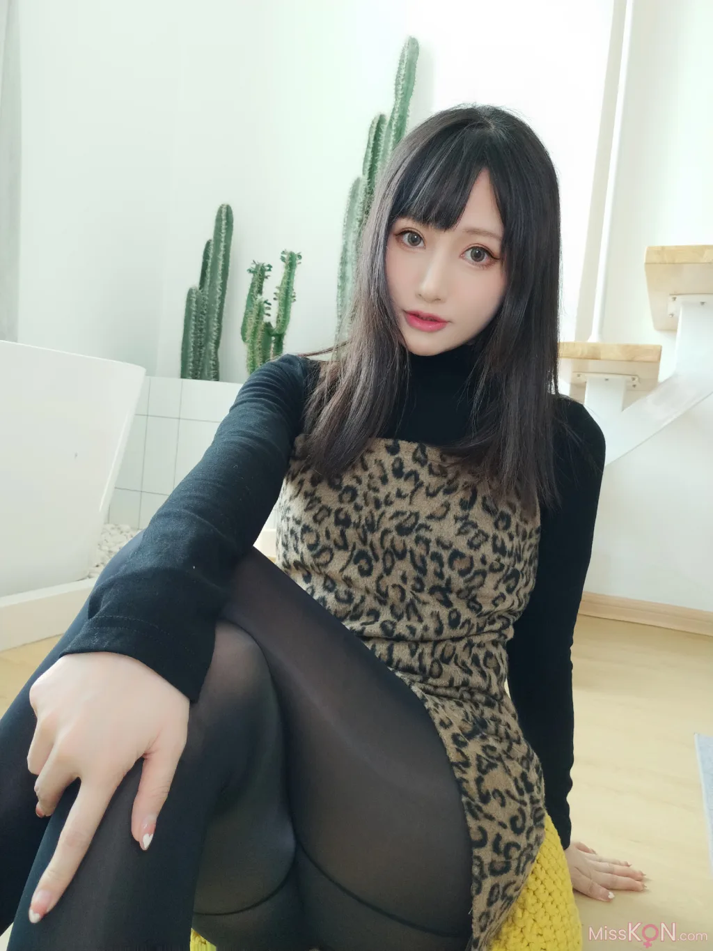 Coser@木之本果: 豹纹常服 (22 photos)