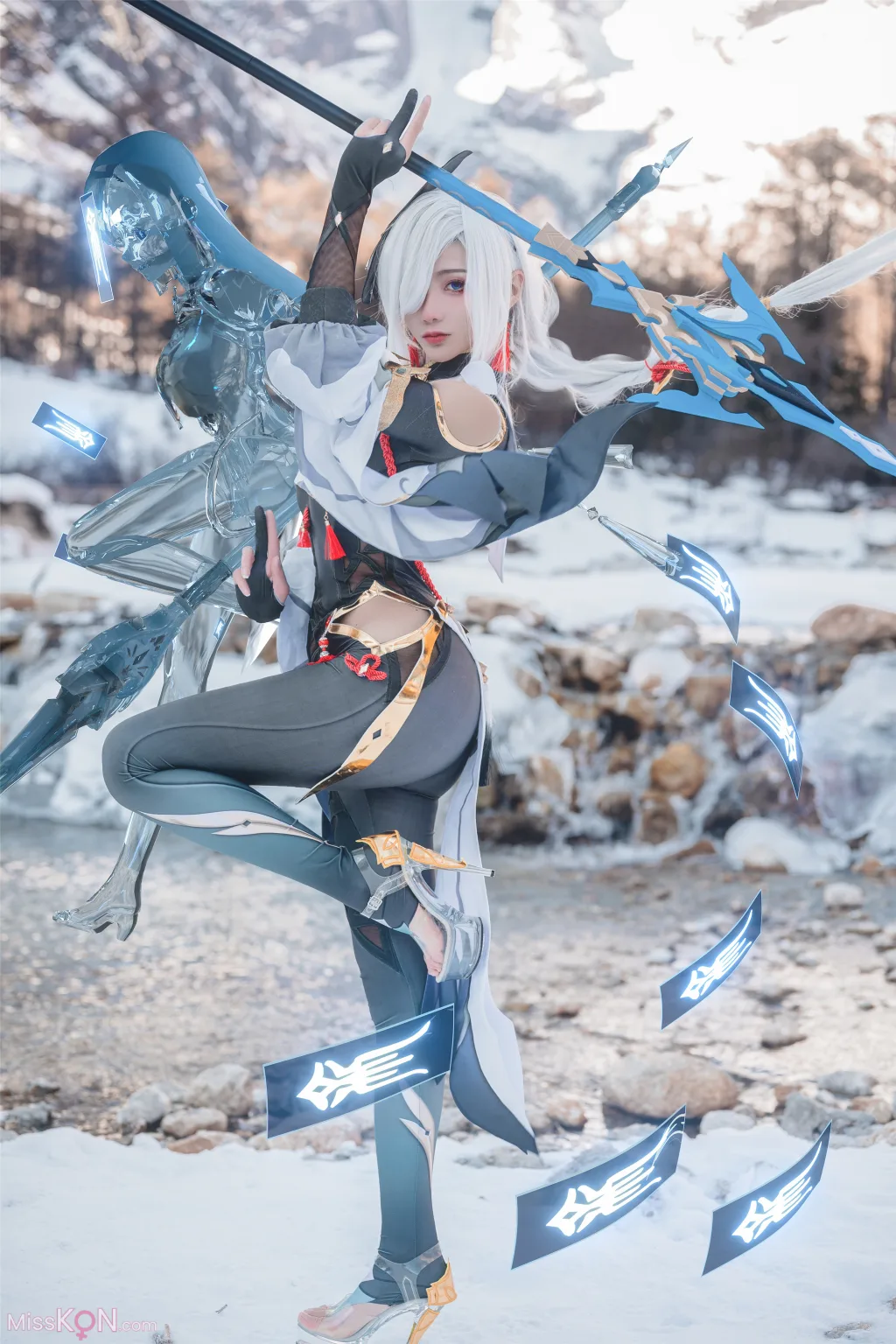 Coser@如月灰: 申鹤 原神 (15 photos)