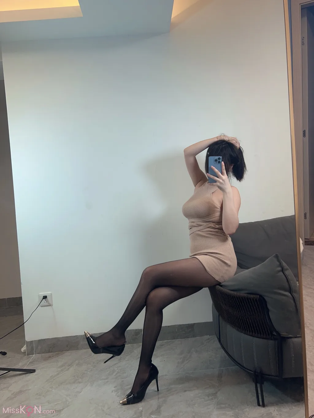 Coser@Tina很妖孽呀: 黑丝足控 (26 photos + 2 videos)