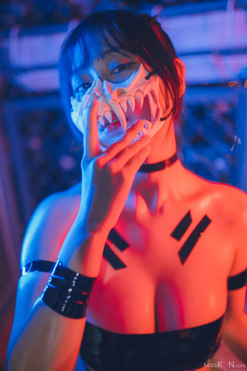Coser@浅安安: 黑胶带 (44 photos)